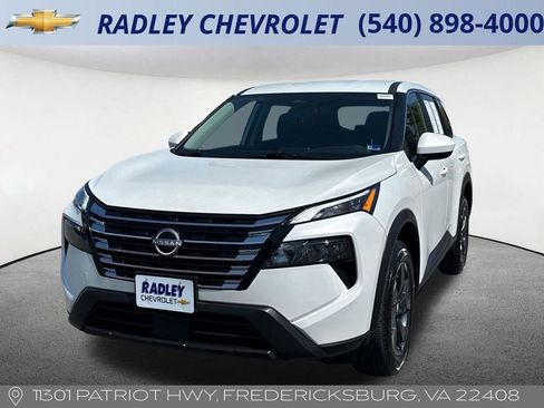 Used 2025 Nissan Rogue SV image 1