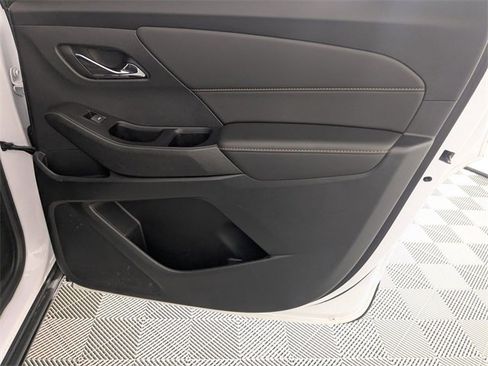 Used 2020 Chevrolet Traverse LT image 32