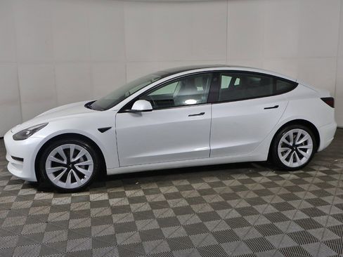 Used 2023 Tesla Model 3 Standard Range image 18