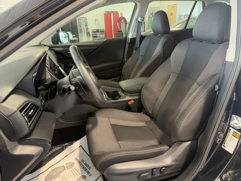 Used 2025 Subaru Outback Premium AWD/4WD image 11