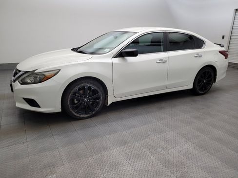 Used 2017 Nissan Altima 2.5 SR w/ Midnight Edition Package FWD image 2