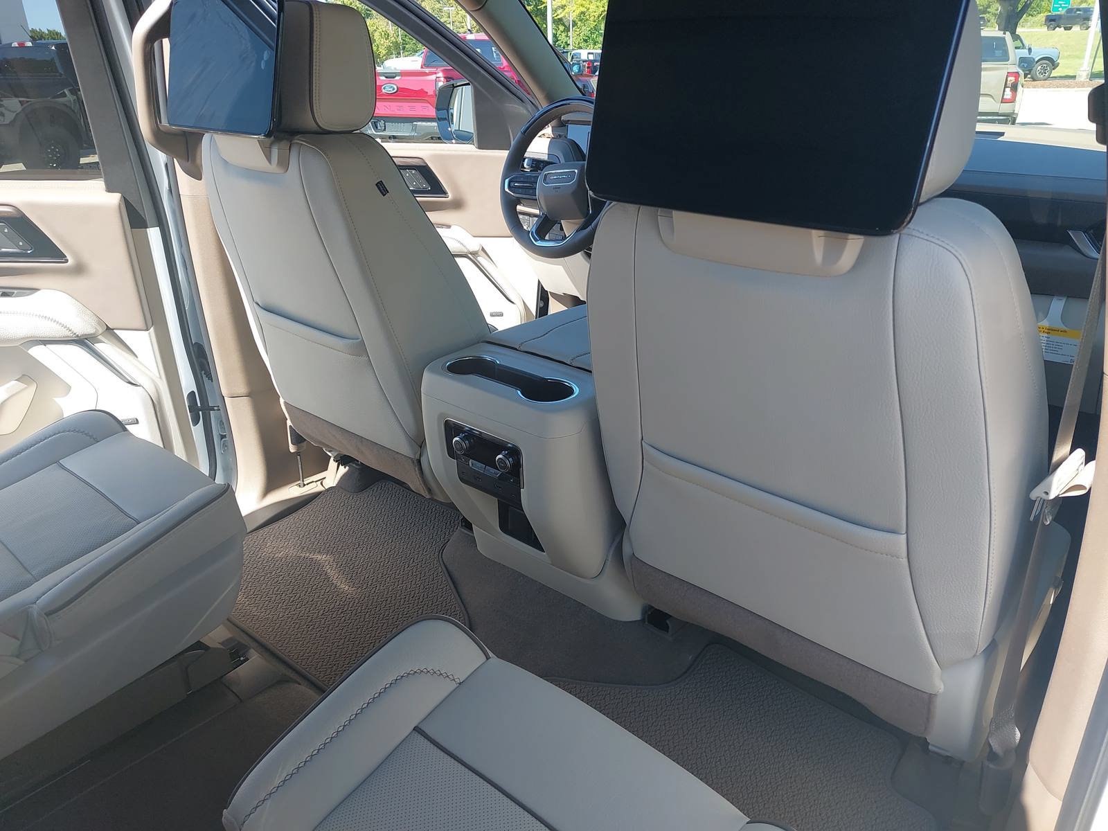 New 2027 GMC Yukon Denali w/ Denali Reserve Package AWD/4WD image 11