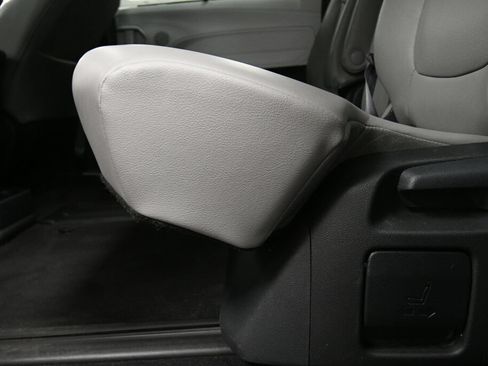 Certified 2025 Toyota Sienna XLE FWD image 23