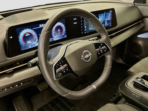 Used 2023 Nissan Ariya AWD image 18