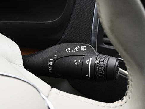 Used 2022 Volvo XC90 T6 Momentum w/ Protection Package Premier image 34