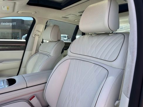 Used 2025 Genesis G90 3.5T image 22
