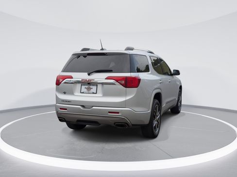 Used 2017 GMC Acadia Denali w/ Technology Package FWD image 7