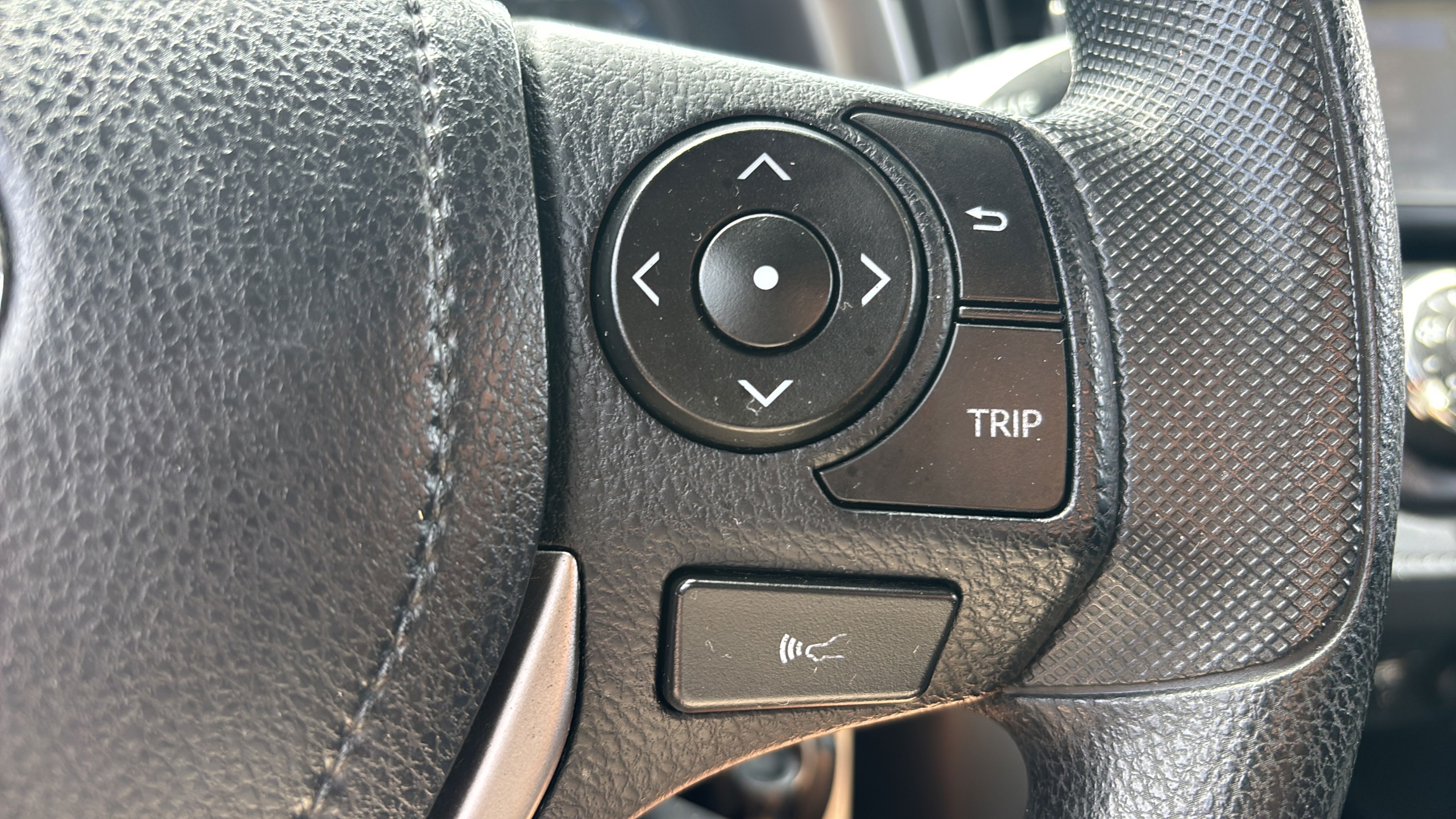 Used 2017 Toyota RAV4 LE FWD image 23
