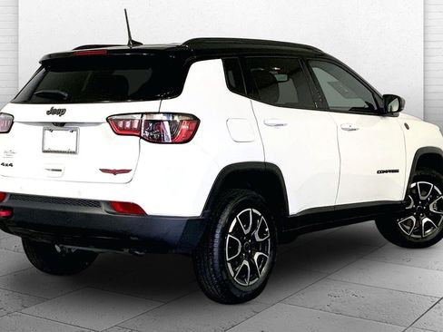 Used 2025 Jeep Compass Trailhawk AWD/4WD image 5