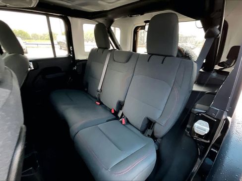 Used 2025 Jeep Wrangler Unlimited Rubicon image 19