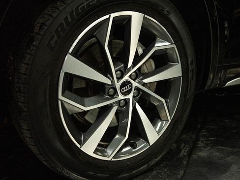 Used 2023 Audi Q5 2.0T Premium Plus w/ Premium Plus Package AWD/4WD image 3