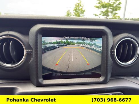 Used 2022 Jeep Wrangler Unlimited Sahara w/ Cold Weather Group AWD/4WD image 16