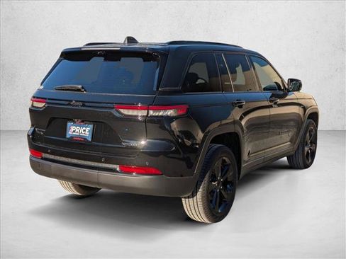 Used 2025 Jeep Grand Cherokee Limited w/ Luxury Tech Group II image 5