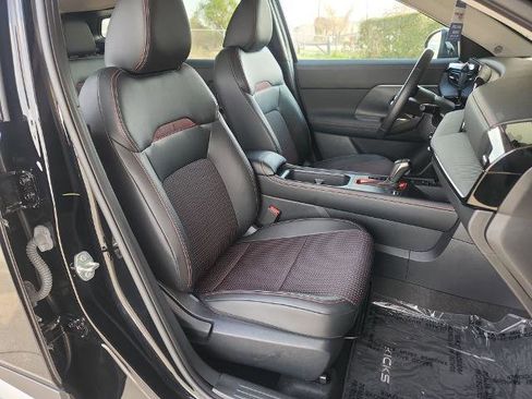 Certified 2025 Nissan Kicks SR image 15