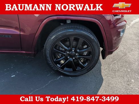 Used 2020 Jeep Grand Cherokee Altitude AWD/4WD image 22