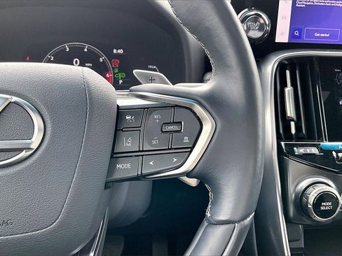 Used 2024 Lexus LX 600 4WD w/ Luxury Package image 18