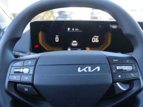 New 2026 Kia K4 LXS image 24