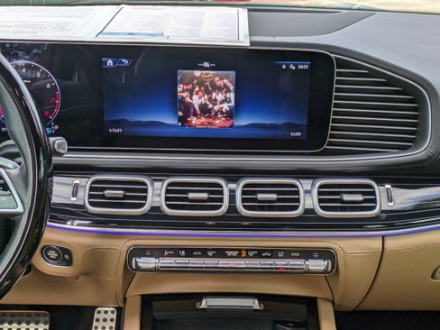 Used 2024 Mercedes-Benz GLS 580 4MATIC image 18