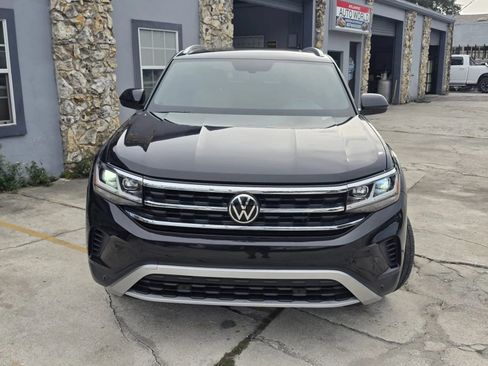 Used 2022 Volkswagen Atlas Cross Sport SE w/ Panoramic Sunroof Package FWD image 4