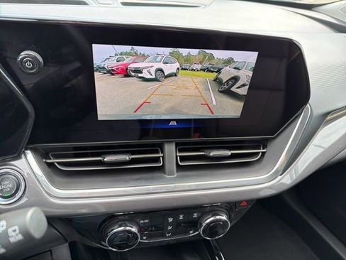 Used 2024 Chevrolet Trax ACTIV w/ Sunroof Package FWD image 32