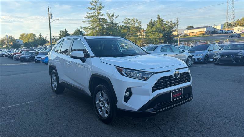 Used 2020 Toyota RAV4 XLE w/ Convenience Package FWD image 2