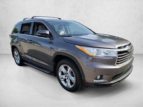 Used 2015 Toyota Highlander Limited Platinum image 3