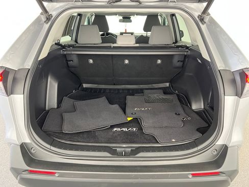 Used 2020 Toyota RAV4 XLE w/ Convenience Package image 24