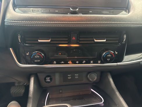 Used 2024 Nissan Rogue SL image 7