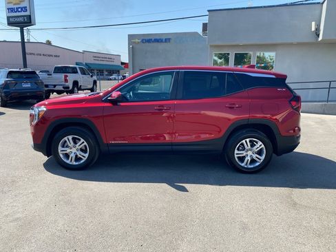Used 2024 GMC Terrain SLE image 7