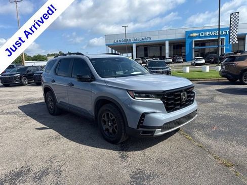 Used 2025 Honda Pilot TrailSport image 1