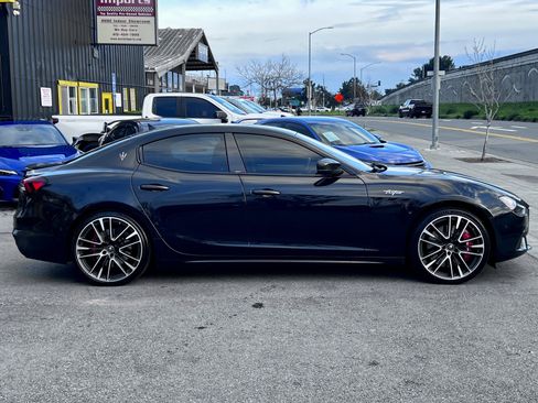 Used 2022 Maserati Ghibli Trofeo image 4