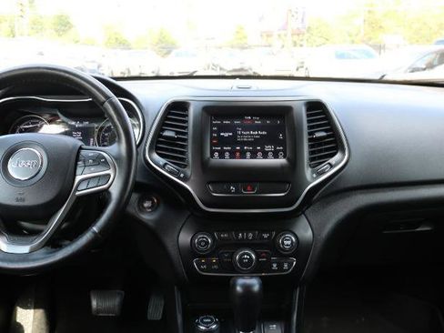 Used 2019 Jeep Cherokee Latitude Plus w/ Cold Weather Group AWD/4WD image 24