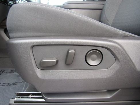 Used 2024 GMC Sierra 2500 SLE w/ SLE Convenience Package image 12