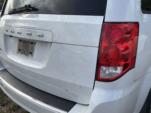 Used 2020 Dodge Grand Caravan SE FWD image 9