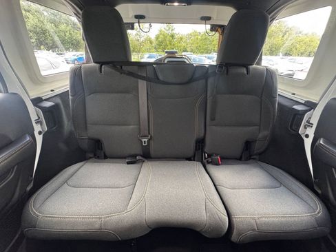 Used 2025 Jeep Wrangler Sahara image 35