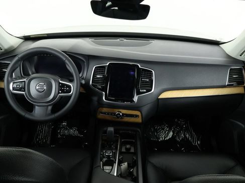 Used 2023 Volvo XC90 T8 Plus AWD/4WD image 7