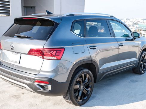 Used 2022 Volkswagen Taos SE w/ Panoramic Sunroof Package image 6