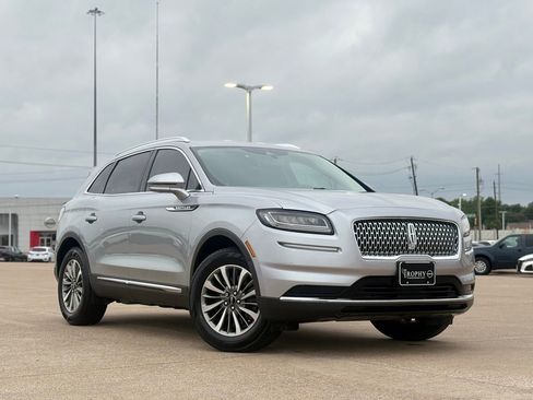 Used 2022 Lincoln Nautilus FWD w/ Premium Package image 2