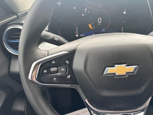 Used 2025 Chevrolet Trax LT w/ LT Convenience Package FWD image 18