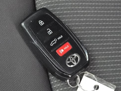 Used 2023 Toyota Venza LE image 35