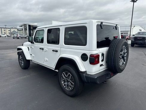 Used 2025 Jeep Wrangler Unlimited Sahara AWD/4WD image 6