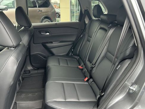 Used 2023 Nissan Rogue SV w/ SV Premium Package image 16