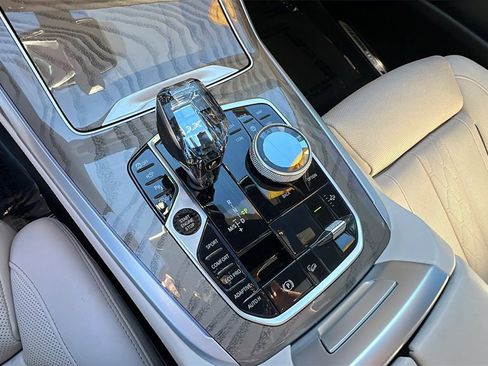 Used 2022 BMW X7 M50i image 30