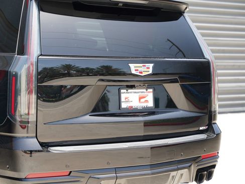 Used 2025 Cadillac Escalade V AWD/4WD image 15