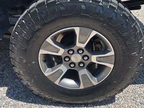 Used 2017 Chevrolet Colorado Z71 AWD/4WD image 40