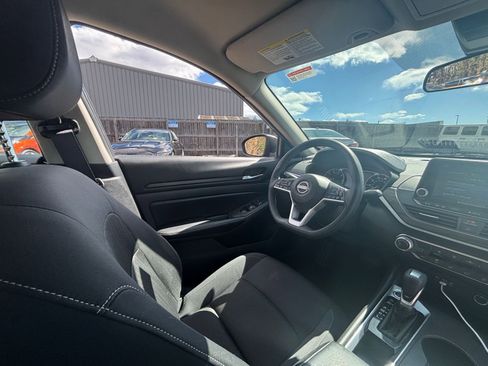 Used 2025 Nissan Altima 2.5 SV FWD image 32