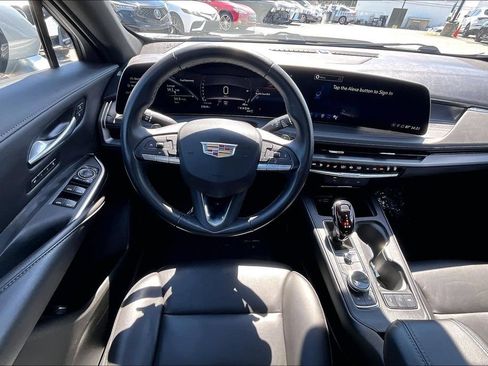 Used 2025 Cadillac XT4 Premium Luxury AWD/4WD image 7