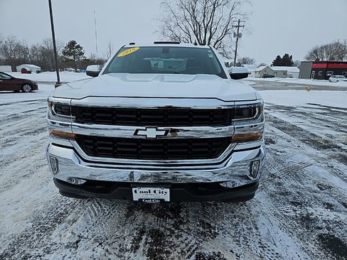 Used 2018 Chevrolet Silverado 1500 LT w/ LT Eassist Package image 9