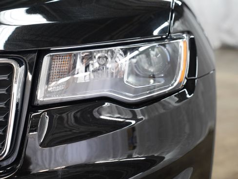 Used 2022 Jeep Grand Cherokee Limited AWD/4WD image 14