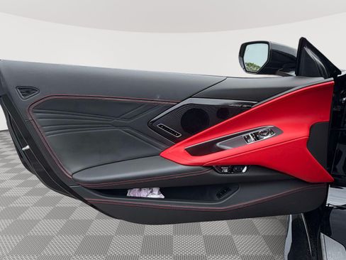 Used 2025 Chevrolet Corvette Z06 RWD image 18
